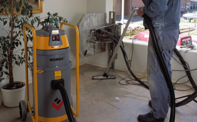 Vandstøvsugere til til effektiv opsugning af vand, slam og fugtigt materiale.